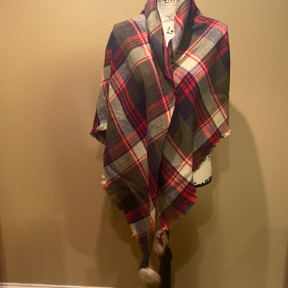 NWTβ Grace & Lace Poncho Scarf
